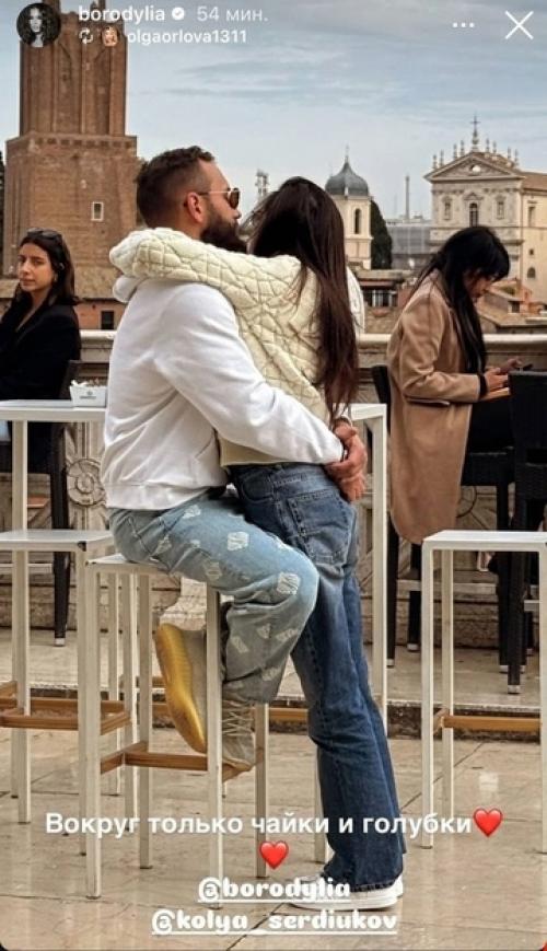 Ксения Бородина отправилась в Италию вместе с бойфрендом Николаем Сердюковым для культурного отдыха. 02