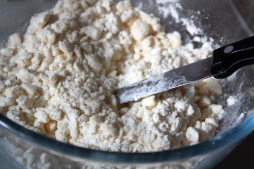 Вишневый пирог из творожного теста. 01