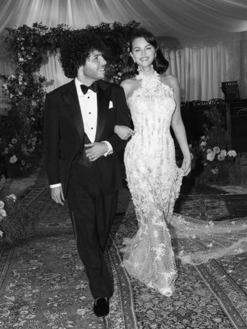 Самая счастливая невеста: селена Гомес на новых фото с церемонии её бракосочетания с Бенни Бланко. 06