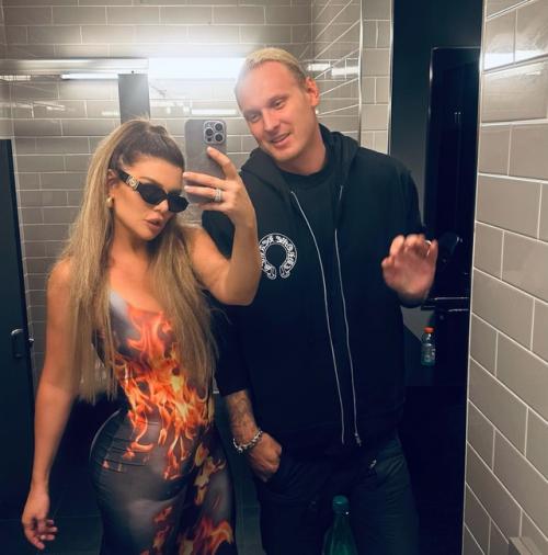 Она Удивительная: муж Анны седоковой прилетел в Москву, чтобы помириться с женой. 01