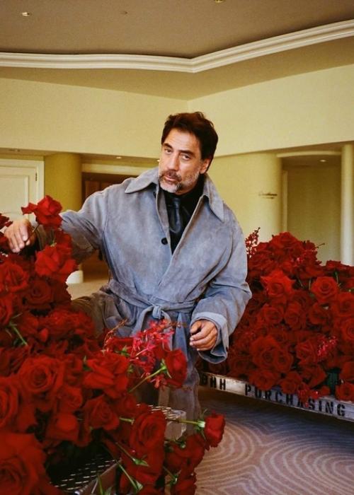 Талантливые испанские мужчины в розовом и в Bottega Veneta. 06