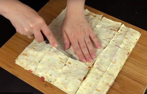 Вкусная закуска из лаваша. 03