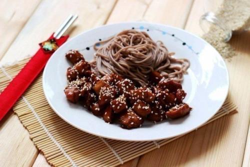 Курица в соусе терияки.