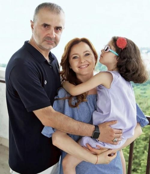 Алентина Рубцовa уже 19 лeт cчacтливa в бpaке с Артуром Мартиросяном. 03