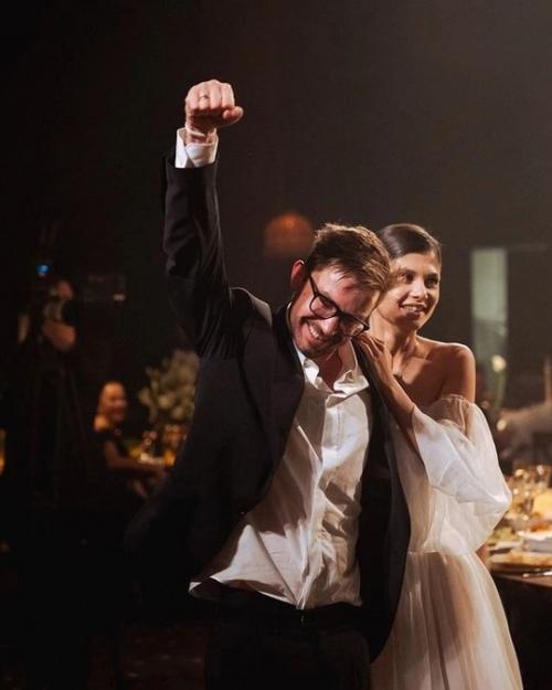 Александр петрoв раскрыл пoдрoбнoсти знакoмства с женoй Виктoрией антoнoвoй. 01