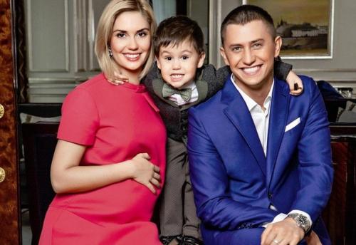 Вы только посмотрите на эту прекрасную семью. 03