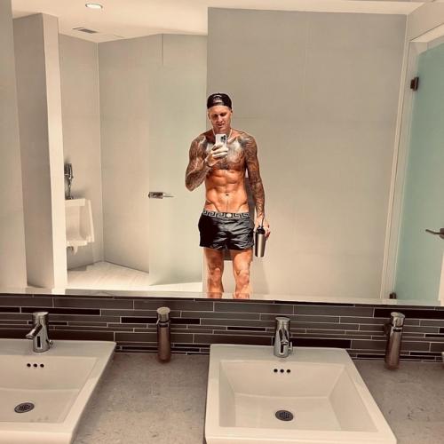 Она Удивительная: муж Анны седоковой прилетел в Москву, чтобы помириться с женой. 02