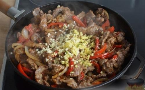 Говядина с болгарским перцем и соевым соусом. 01 Говядина с болгарским перцем и соевым соусом. 01