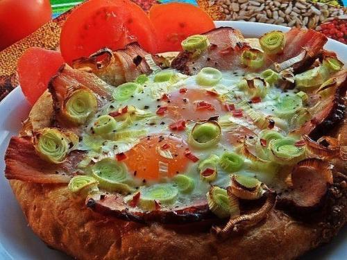 Глазунья в лепёшке.  Ингредиенты: 05