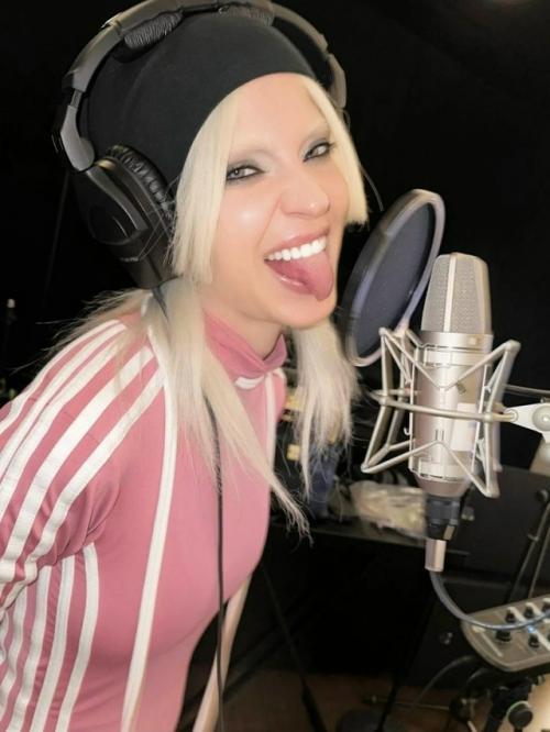 Глюкоза объяснила, почему мужа не смущает ее новый образ: 