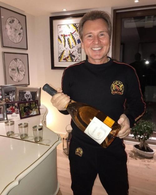 Александр Малинин с женой на одно лицо после пластики. 04