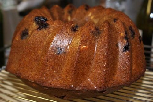 Кекс шоколадный с кешью и виноградом.