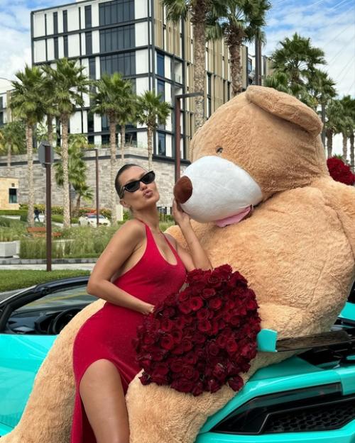 Анджeлину Джоли заказывали? 01