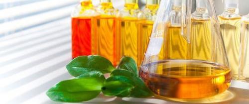 Помогут справится с выпадением волос - эфирные масла. Помогут справится с выпадением волос - эфирные масла.