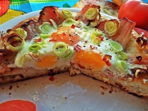 Глазунья в лепёшке.  Ингредиенты: 03