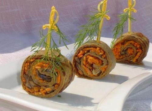 Печеночные рулеты с грибами.