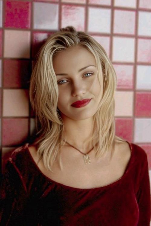 Фильм Маска вышел в 1994 году, и в нем мы впервые увидели очаровательную Кэмерон диас. 01