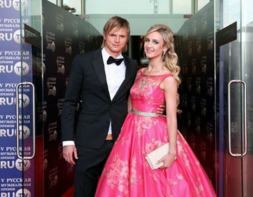 Увидели там Ольгу Игоревну: Дмитрий Тарасов назвал кринжатиной знакомство Бузовой с Анастасией Костенко. 02