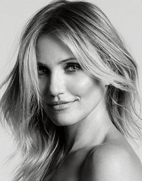 Фильм Маска вышел в 1994 году, и в нем мы впервые увидели очаровательную Кэмерон диас. 03