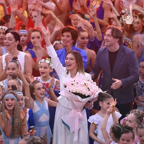 Алина кабаева появилась на детском фестивале художественной гимнастики Алина. 04