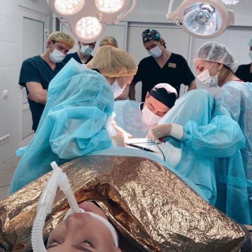 Адель Сергеенкова - мать 5-х деток в прямом эфире сделала операцию по восстановлению девственности. 01