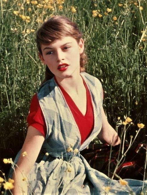 Странно, но в детстве бардо считалась гадким утенком. 01