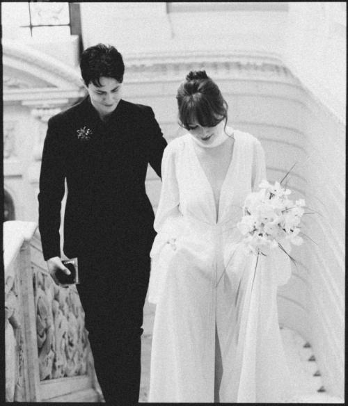 Мария руткис вышла замуж за Алексея. 
