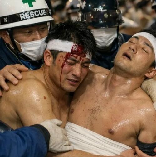 Удача через синяки: в Японии прошел традиционный Голый Фестиваль. 01