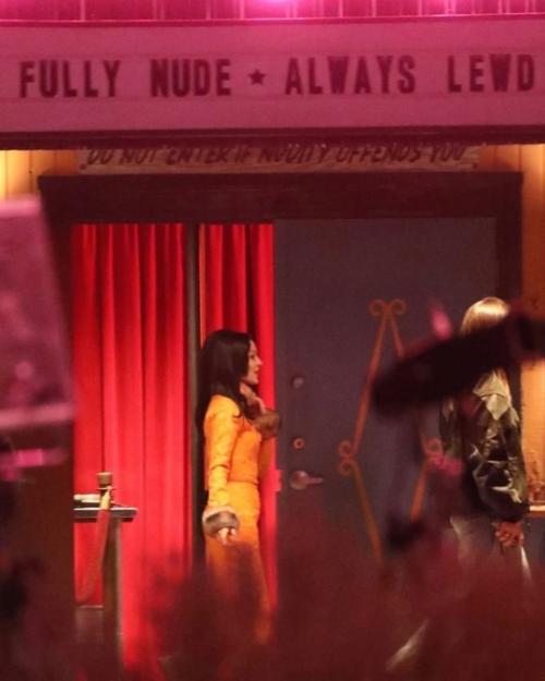 Первые кадры Алексы Деми на съемках 3-го сезона Эйфории в Лос-анджелесе. 04