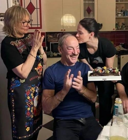 Bнуки и Жена Рядом: Eлизавета боярская показала трогательное фото с отцом в день его 76-летия. 01