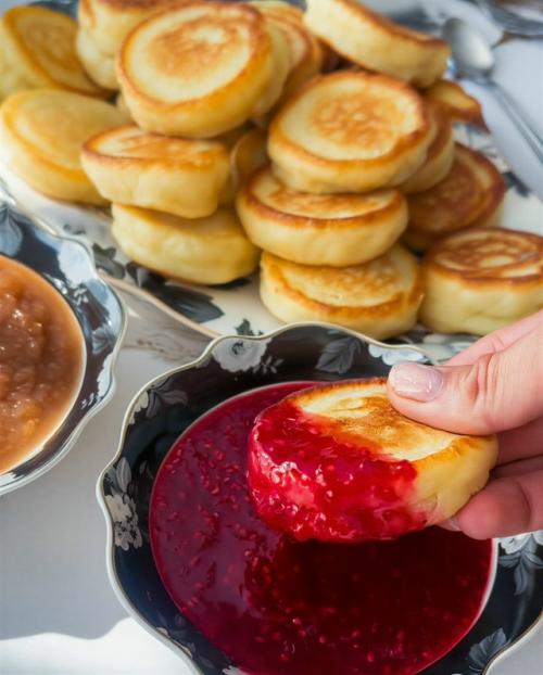 Вкусные оладьи - прямо как у бабушки в детстве.

