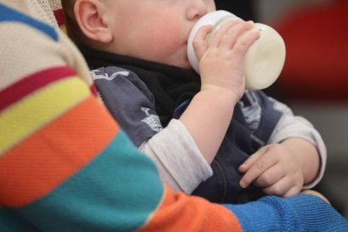 В аэропорту Иркутска у мамы изъяли всё питание для малыша - ребёнок почти семь часов провёл в полёте без привычной еды. 
