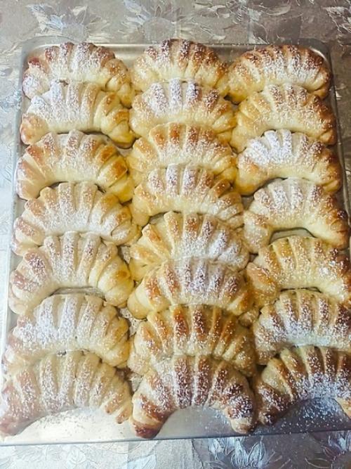 Рогалики с абрикосовым джемом. Рогалики с абрикосовым джемом.