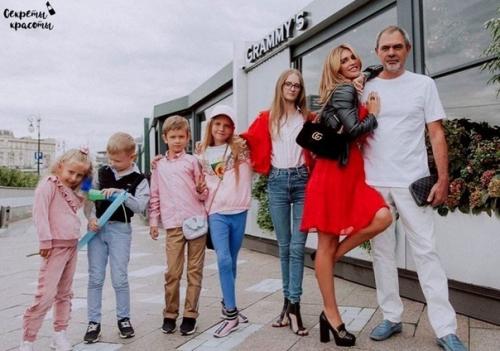 Адель Сергеенкова - мать 5-х деток в прямом эфире сделала операцию по восстановлению девственности. 04