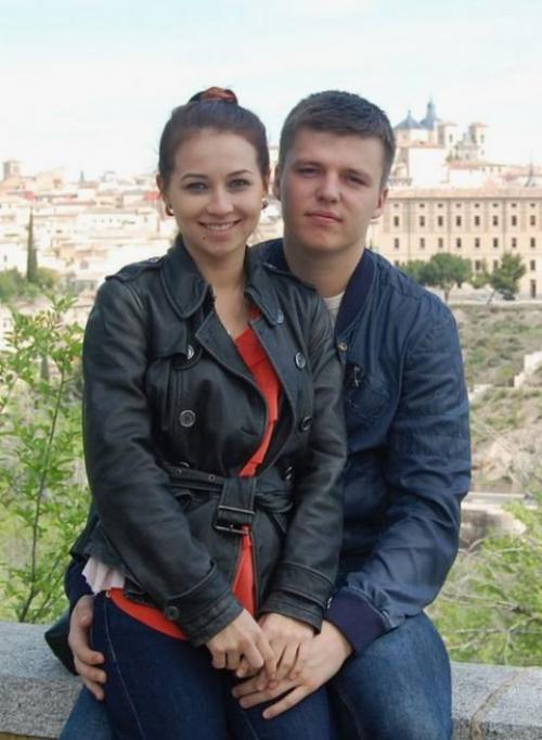 В сети обсуждают архивные фото лерчек до пластики, пока та снова сидит под домашним арестом. 02