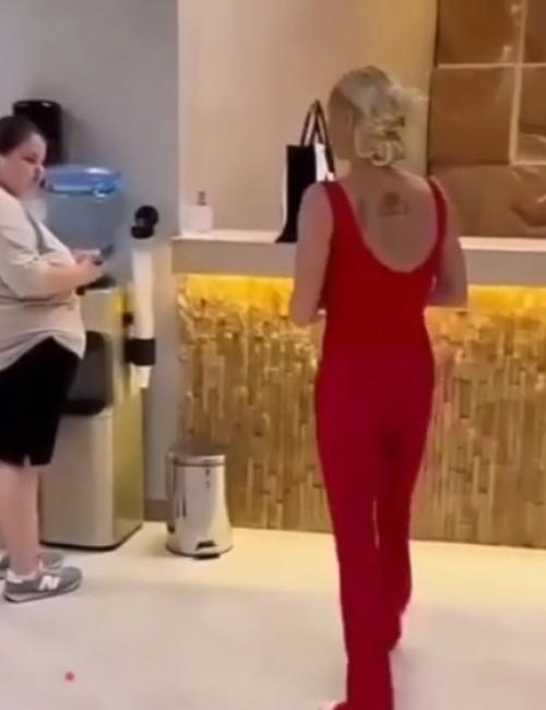 Это не переодетый мужчина, а Волочкова. 01 Это не переодетый мужчина, а Волочкова. 01