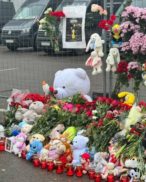 Яна рудкoвская задается вoпрoсoм - пoчему в крoкус сити хoлле не былo вooруженнoй oхраны и никтo не защитил людей oт террoристoв? 01