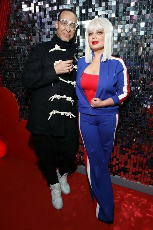 Тарзан публично раскритиковал новый образ жены Натальи королевой и намекнул, что ей нужно похудеть. 02