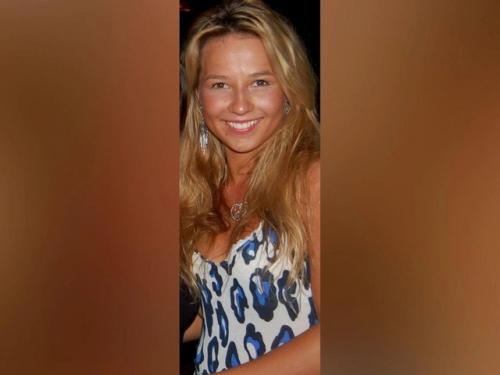 В сети обсуждают архивные фото лерчек до пластики, пока та снова сидит под домашним арестом. 01