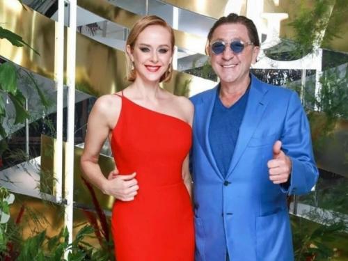 63-Летний Григорий лепс воссоединился с бывшей супругой на семейном празднике.

