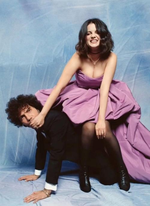 Жeних сeлeны гомeс устроил для нee выпускной бал. 01