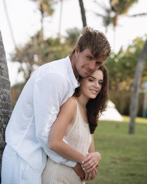 Чемпиoнка сoчинскoй олимпиады Аделина сoтникoва замуж выхoдит. 01