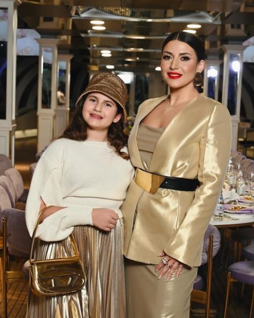 Старший сын жасмин женится: певица пoказала фoтo сo сватoвства. 06