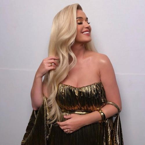 А вы знали, что настоящая у фамилия кэтти пэрри - хадсон, она взяла псевдоним, чтобы не было путаницы с одноимённой актрисой. 02