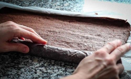 Шоколадно - банановый рулет за 15 минут. 02