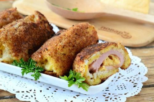 Сытные рулетики из хлеба.