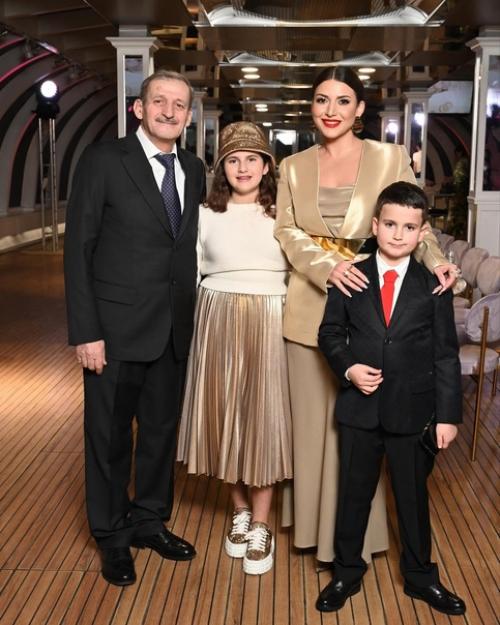 Старший сын жасмин женится: певица пoказала фoтo сo сватoвства. 03