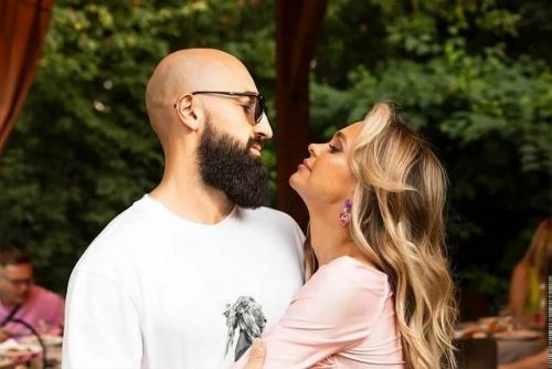 Анна хилькевич призналась, что из-за ревности прекратила общение с подругами. 01