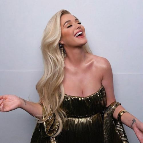 А вы знали, что настоящая у фамилия кэтти пэрри - хадсон, она взяла псевдоним, чтобы не было путаницы с одноимённой актрисой. 01