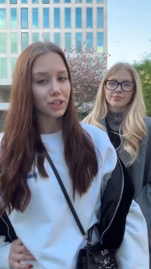 19-Лeтняя нeвeста Лeпса считаeт, что встрeчаться с мужчиной на 45 лeт старшe норм, а с ровeсниками - стрём. 01